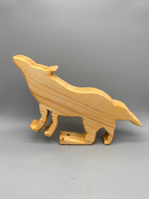 heulender Holz Wolf