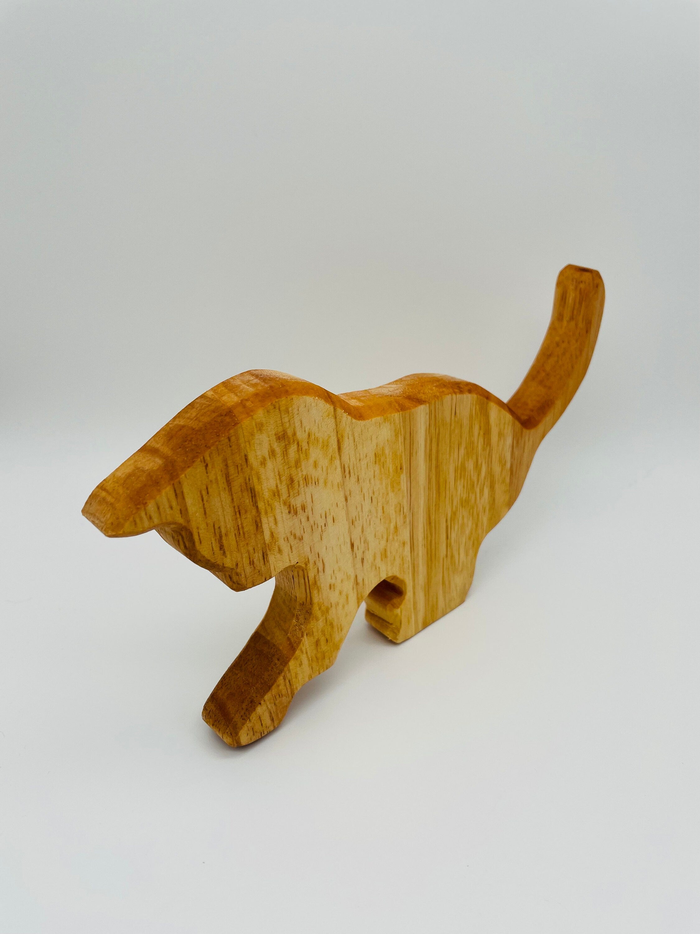 Holz Katze (spielend)