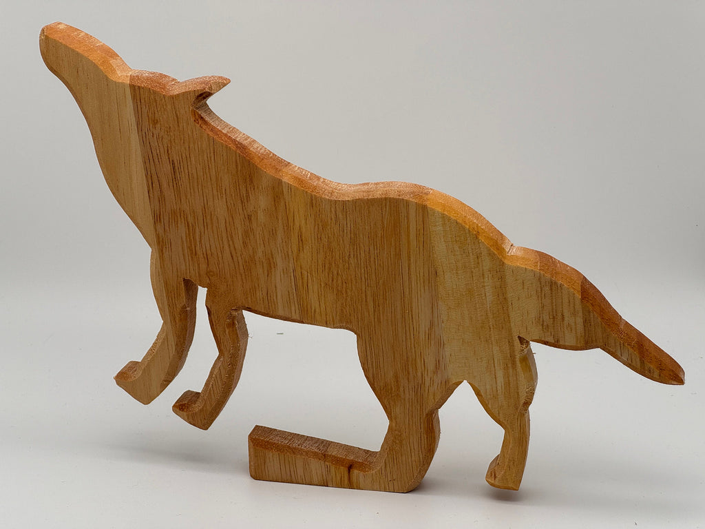 heulender Holz Wolf