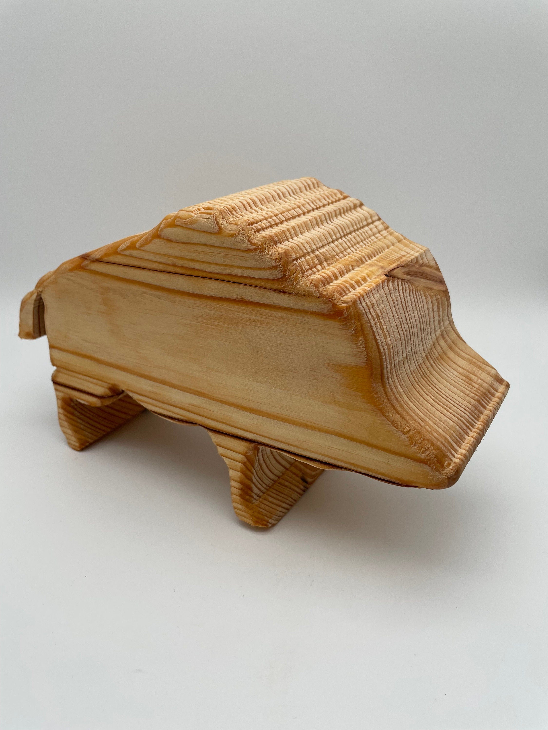 Sanglier en bois d'épicéa