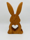 Holz Hase Osterhase mit Herz aus Eichenholz