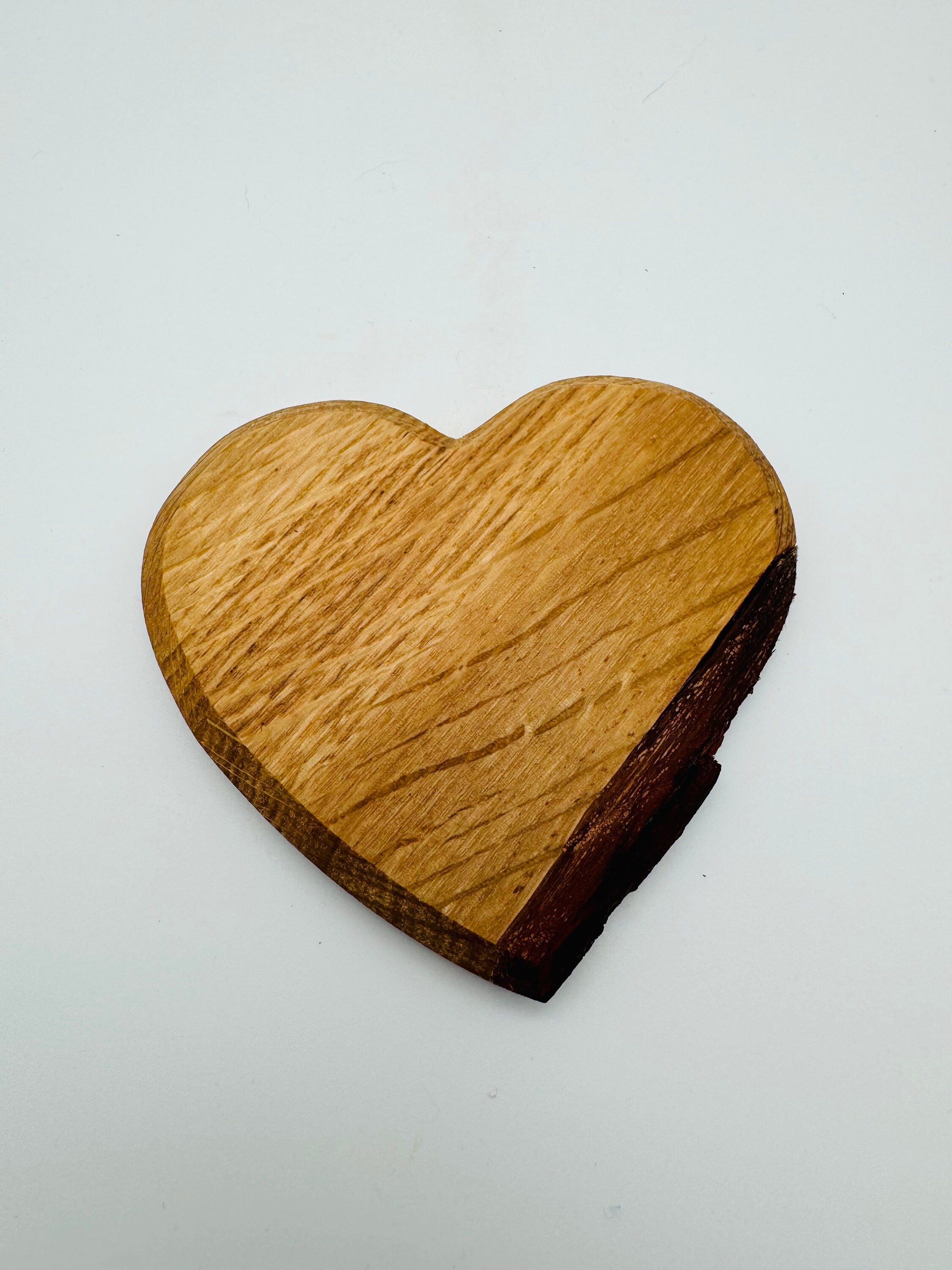 Holzherz mit Rinde