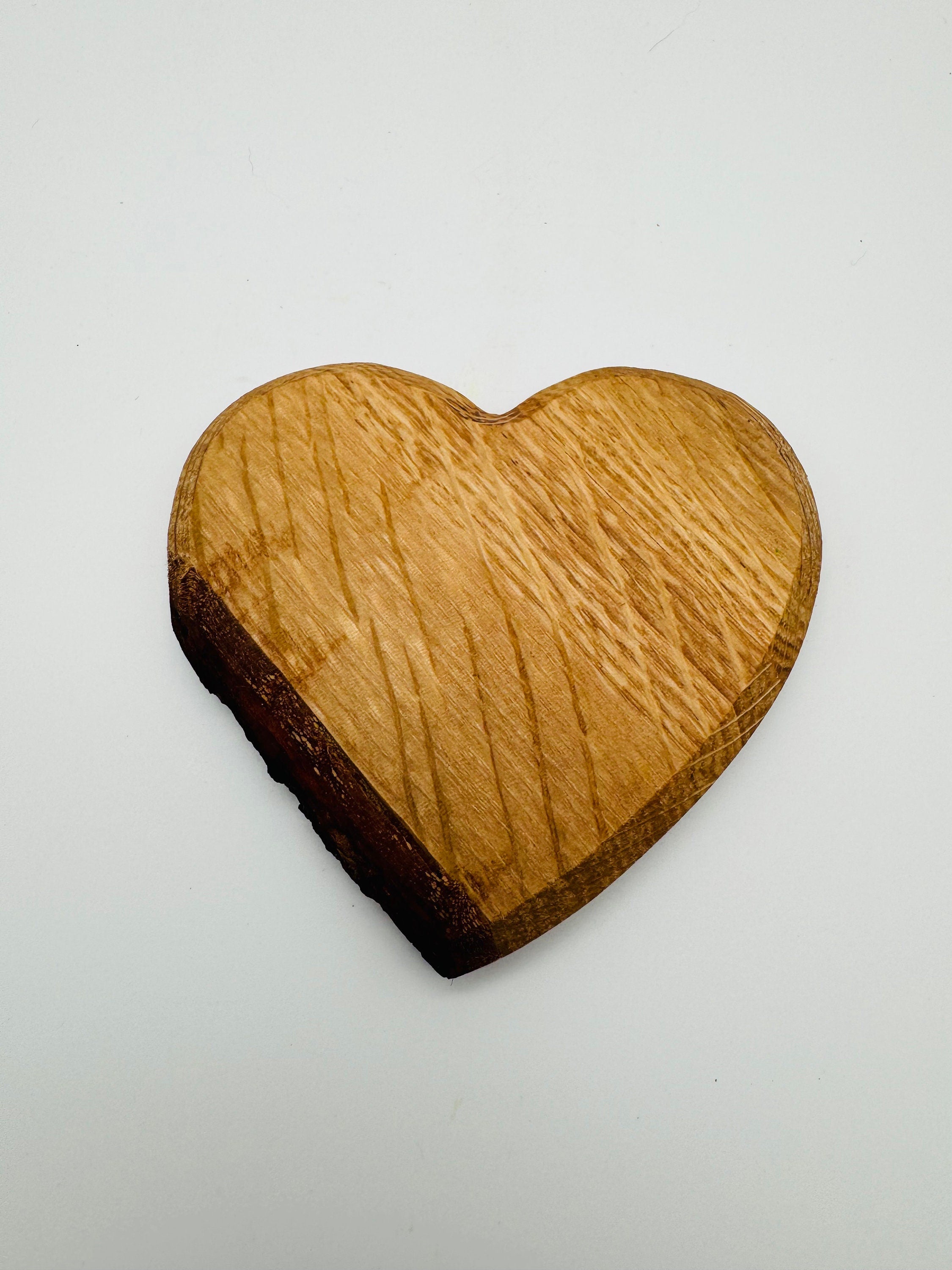Holzherz mit Rinde