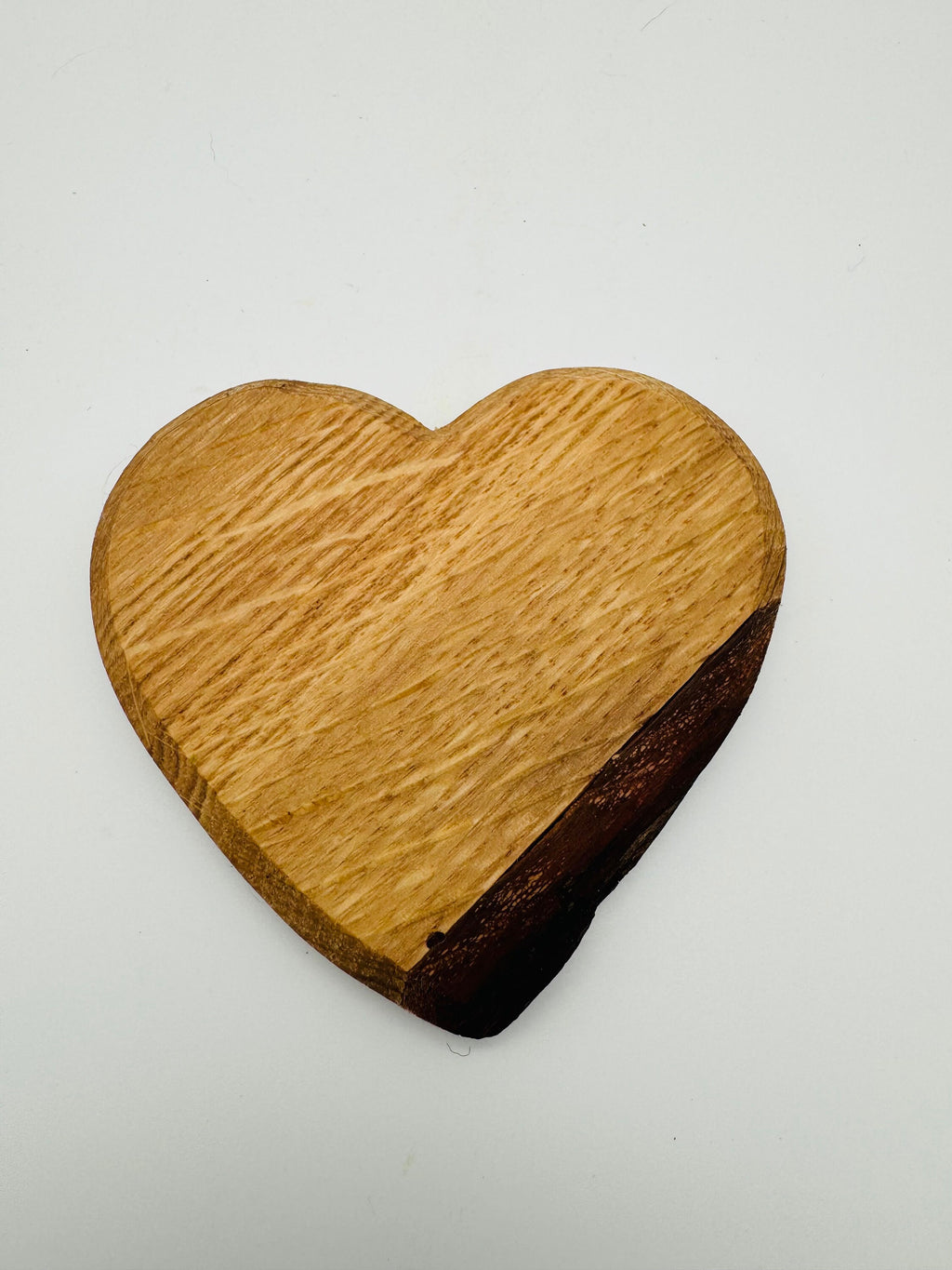 Cœur en bois avec écorce