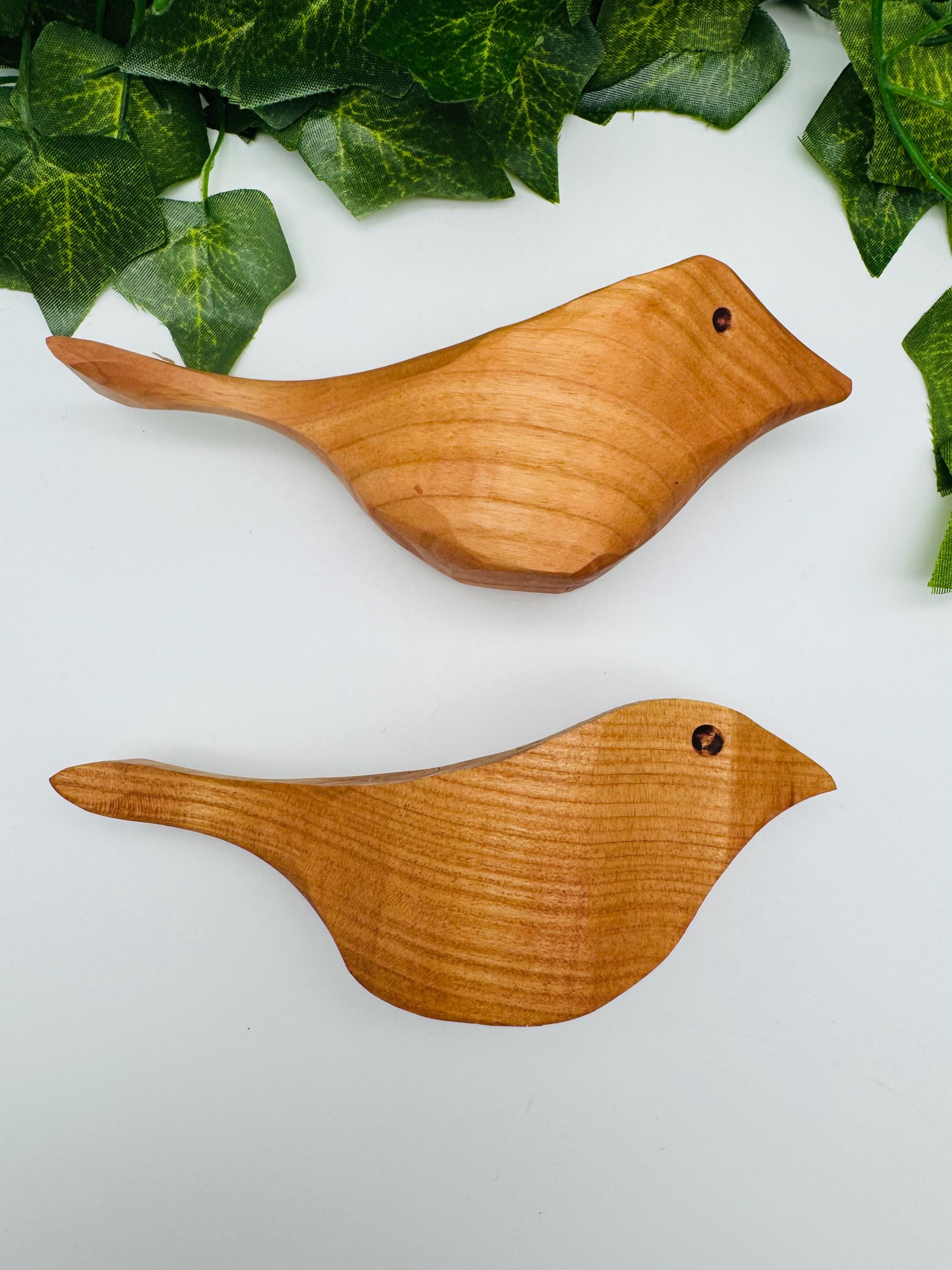 Holz Vögel mit breitem Schwanz
