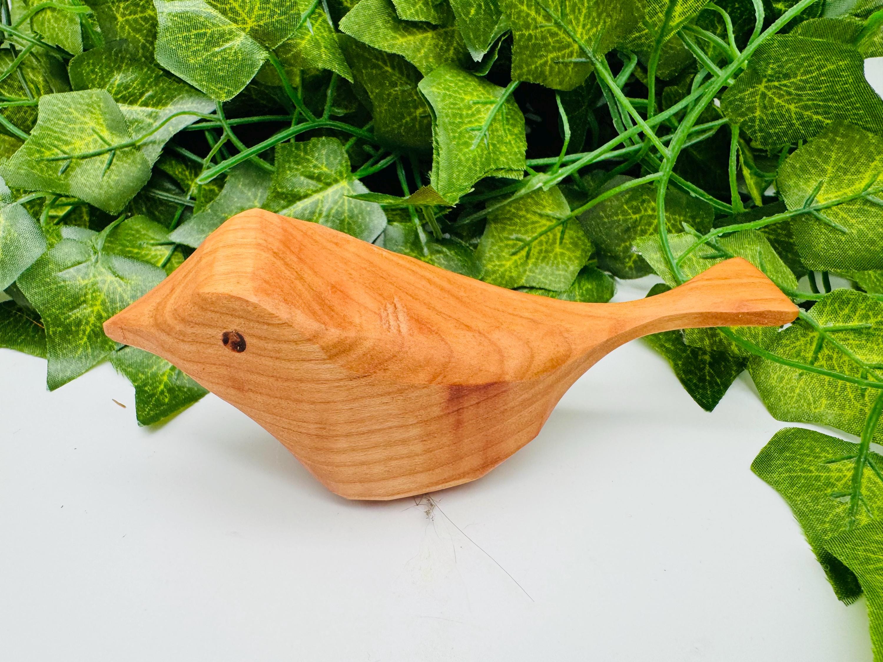 Holz Vögel mit breitem Schwanz