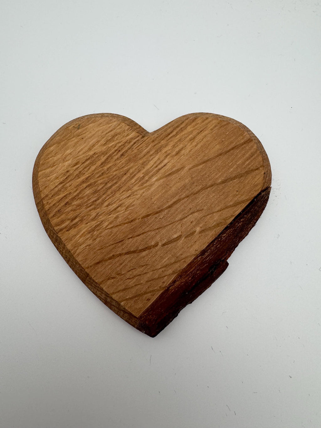 Holzherz mit Rinde